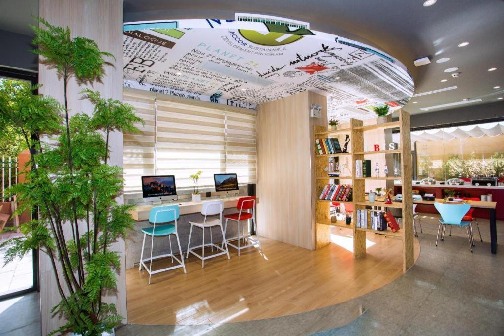 Отель Ibis Kunming Beijing Rd Экстерьер фото