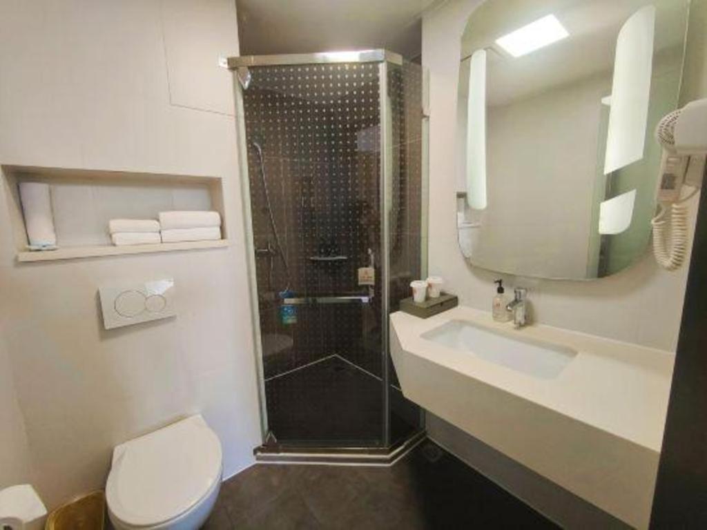 Отель Ibis Kunming Beijing Rd Экстерьер фото